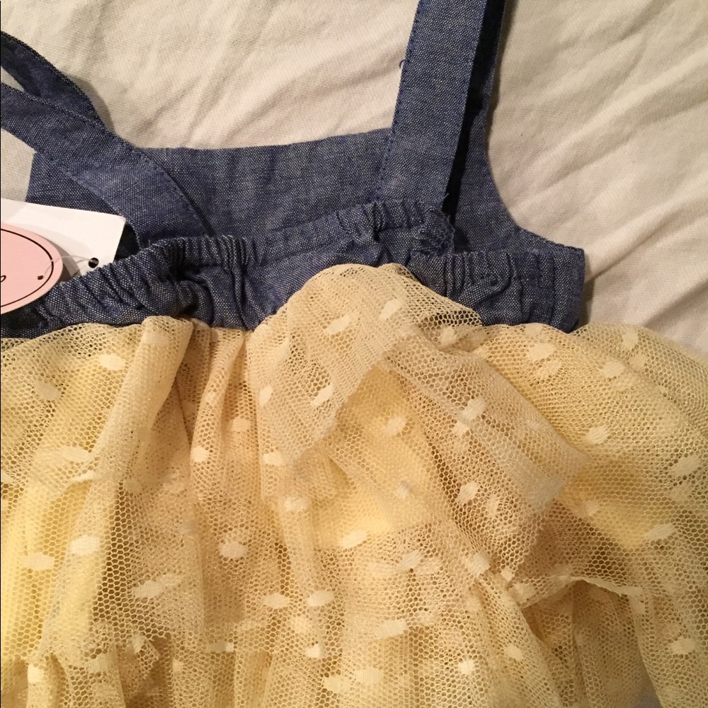 Cute top - Picture 3 of 3